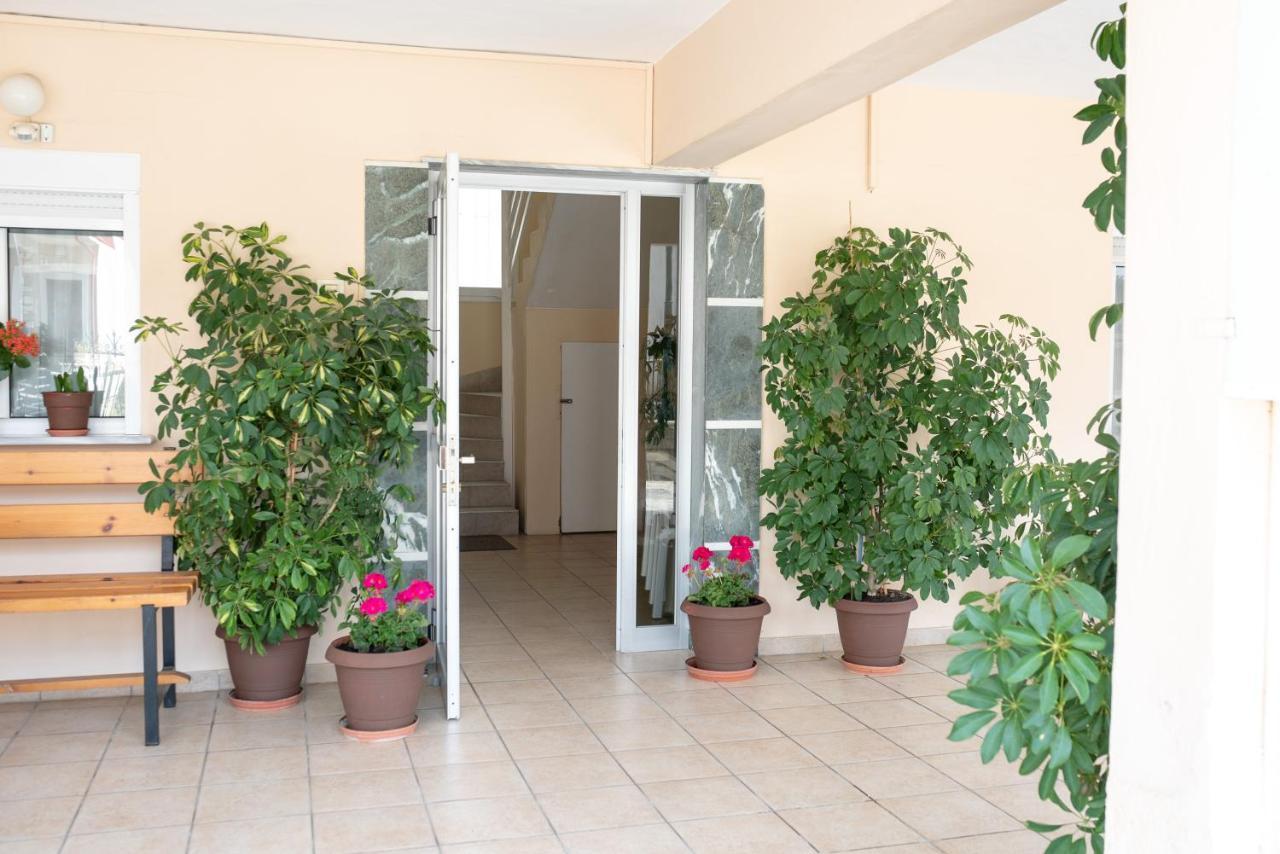 Paralía Μpasias Apartments מראה חיצוני תמונה