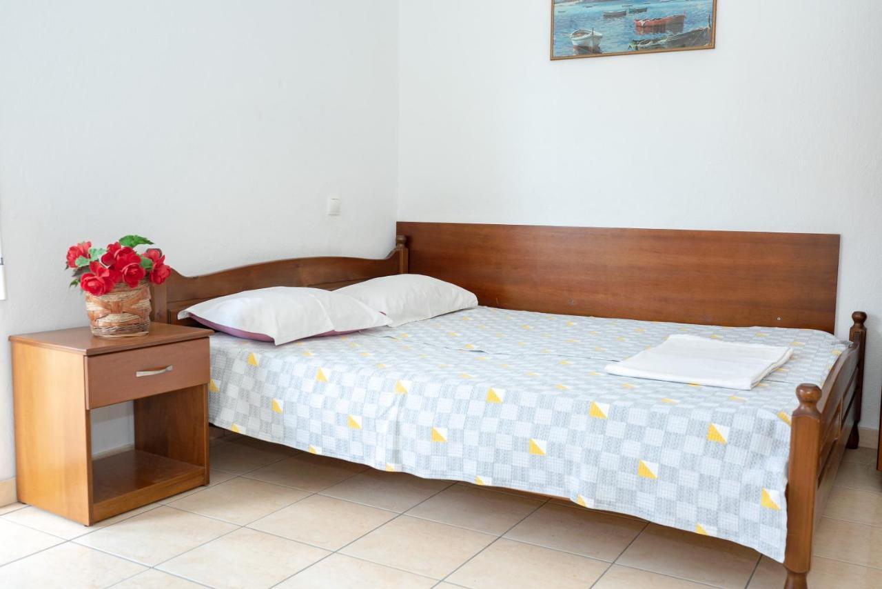 Paralía Μpasias Apartments מראה חיצוני תמונה