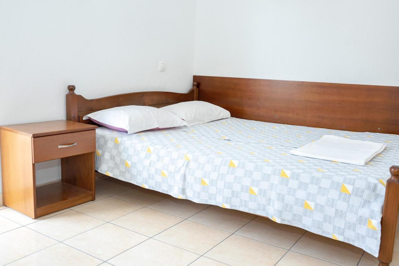 Paralía Μpasias Apartments מראה חיצוני תמונה